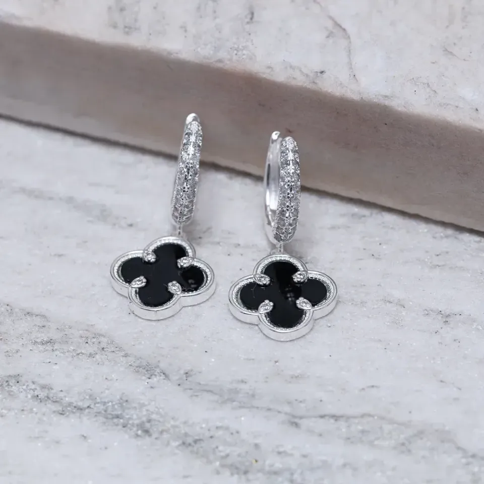 BRINCO ARGOLA CRAVEJADA COM VIRGINIA PRETO BANHO PRATA