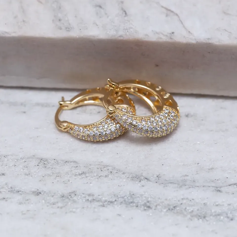 BRINCO ARGOLA CRAVEJADA CRISTAL FECHO JOIA BANHO OURO 18K
