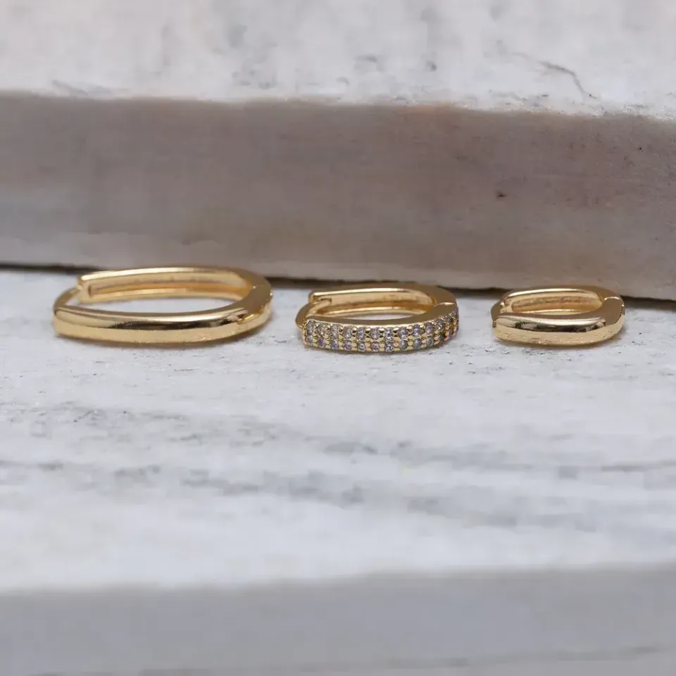 BRINCO ARGOLA G OVAL FINA BANHO OURO 18K