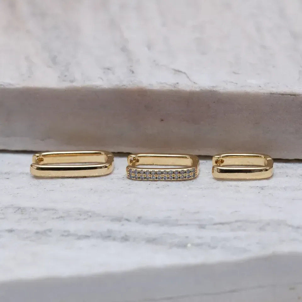 BRINCO ARGOLA G RETANGULAR FINA BANHO OURO 18K