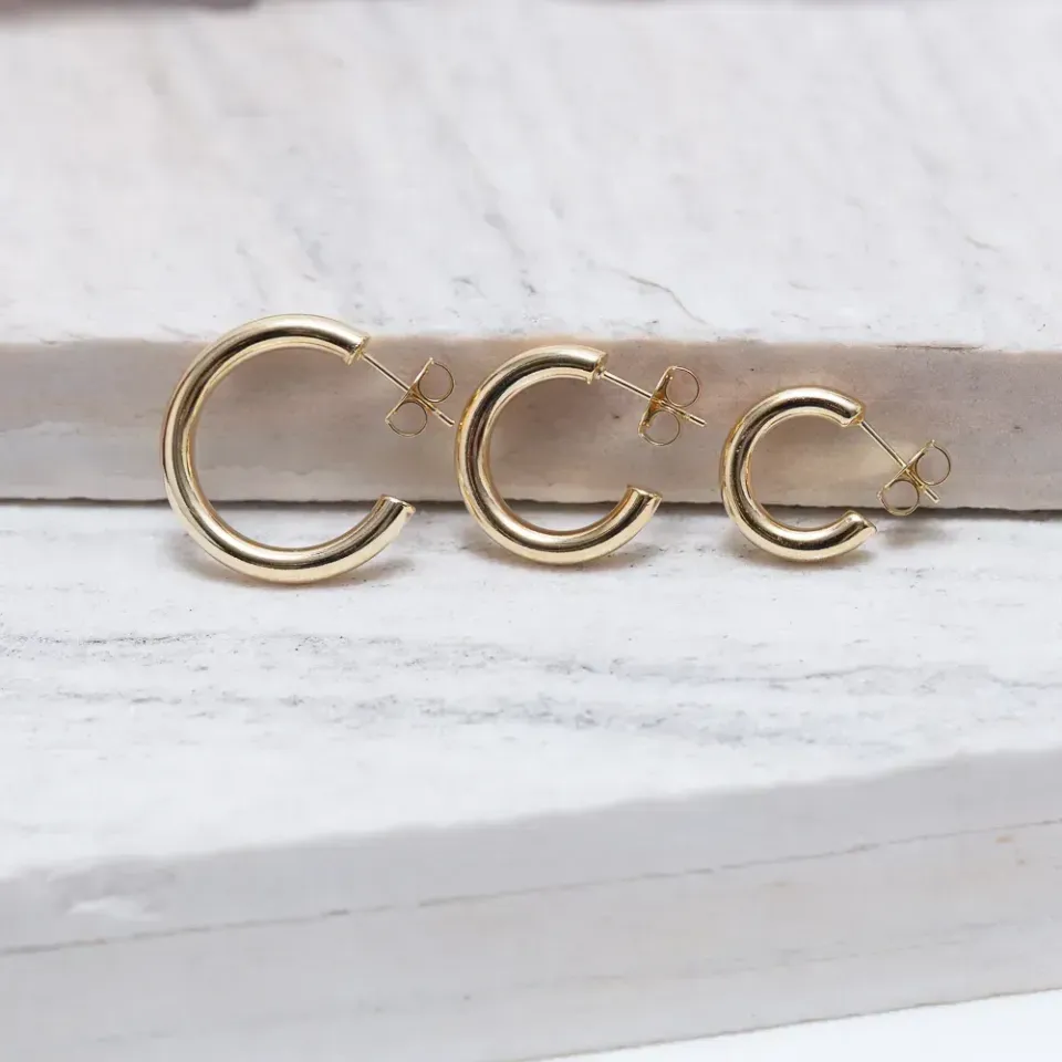 BRINCO ARGOLA TUBINHO P LISO BANHO OURO 18K