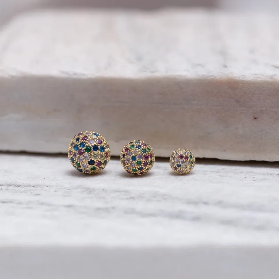 BRINCO BOLINHA P CRAVEJADA COLORIDA BANHO OURO 18K