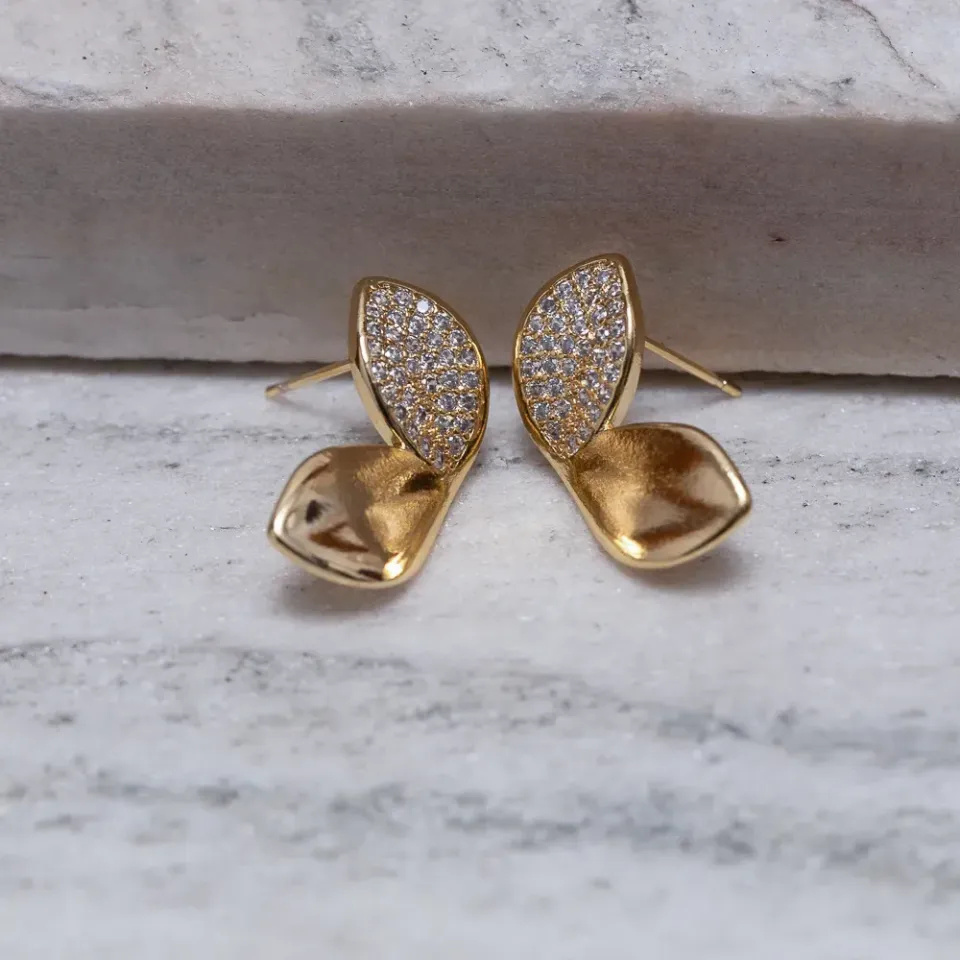 BRINCO BUTERFLY LISO E CRAVEJADO BANHO OURO 18K