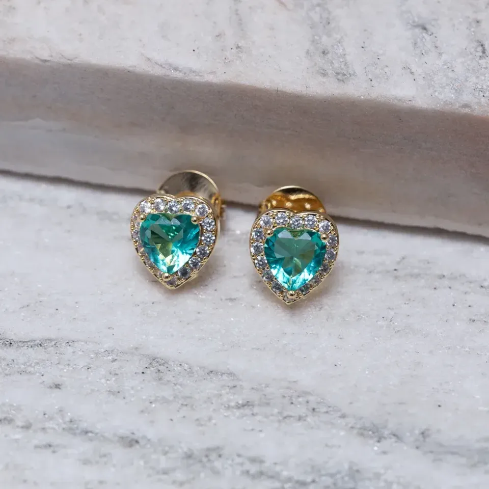 BRINCO CORAÇÃO M COM PEDRA VERDE TIFFANY BANHO OURO 18K
