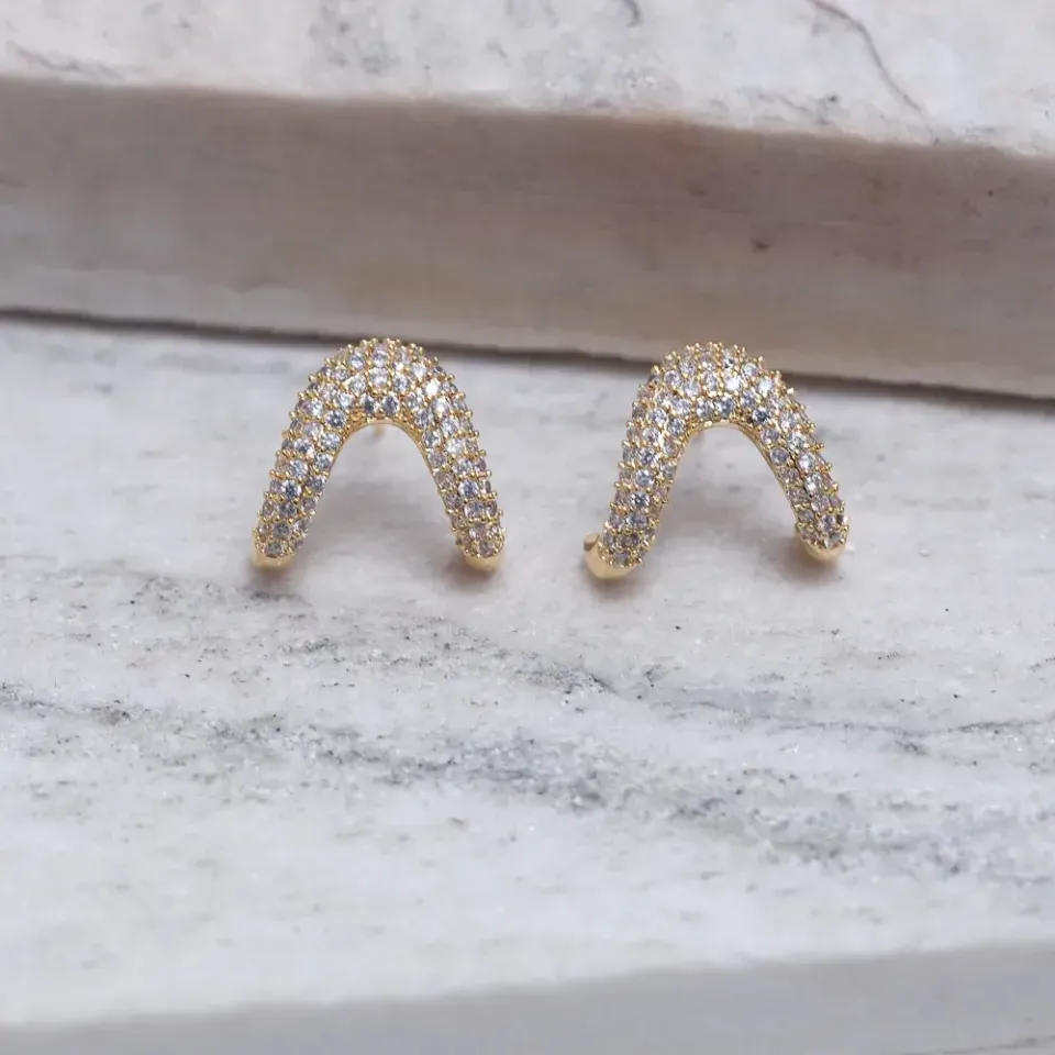 BRINCO EAR CUFF PONTEAGUDO CRAVEJADO BANHO OURO 18K