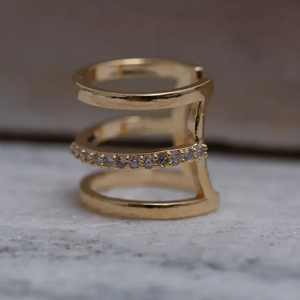 BRINCO FAKE TRIPLO FINO COM ZIRCÔNIAS BANHO OURO 18K