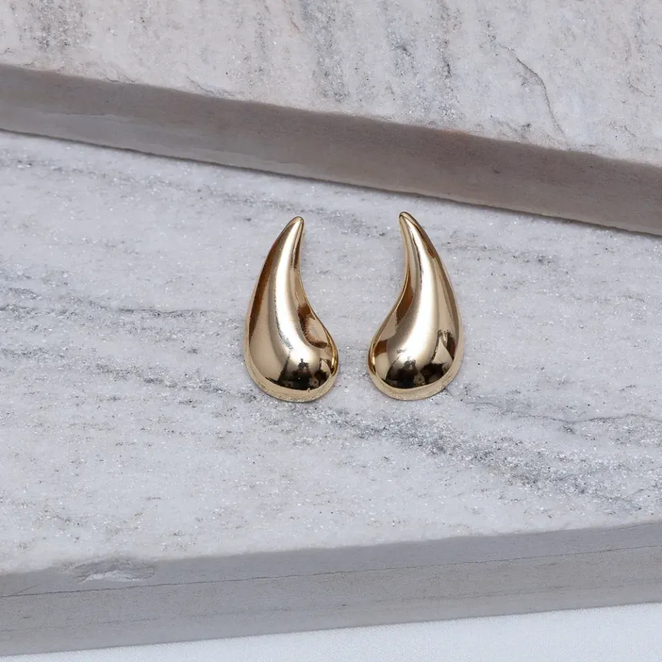 BRINCO GOTA LISA M BANHO OURO 18K