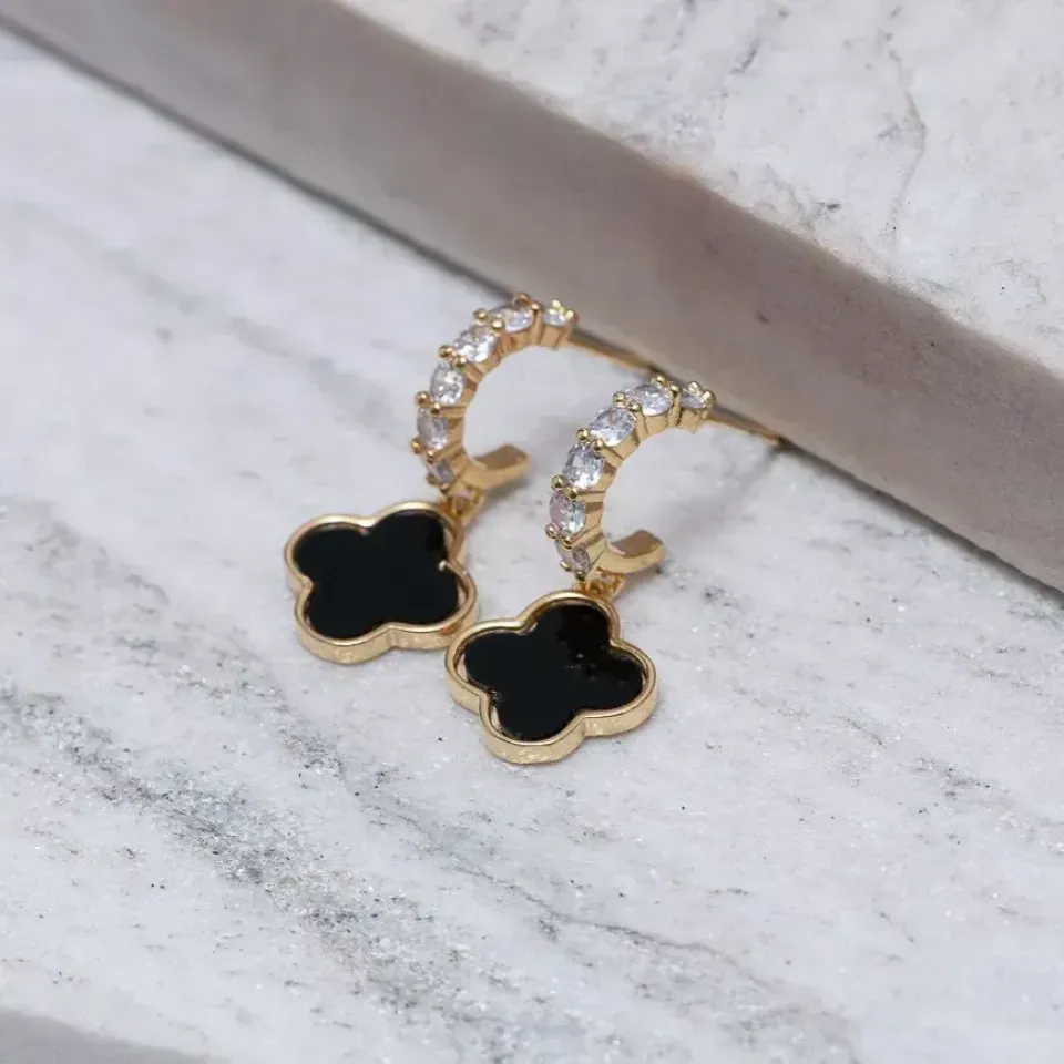 BRINCO MEIA ARGOLA VIRGINIA PRETO BANHO OURO 18K