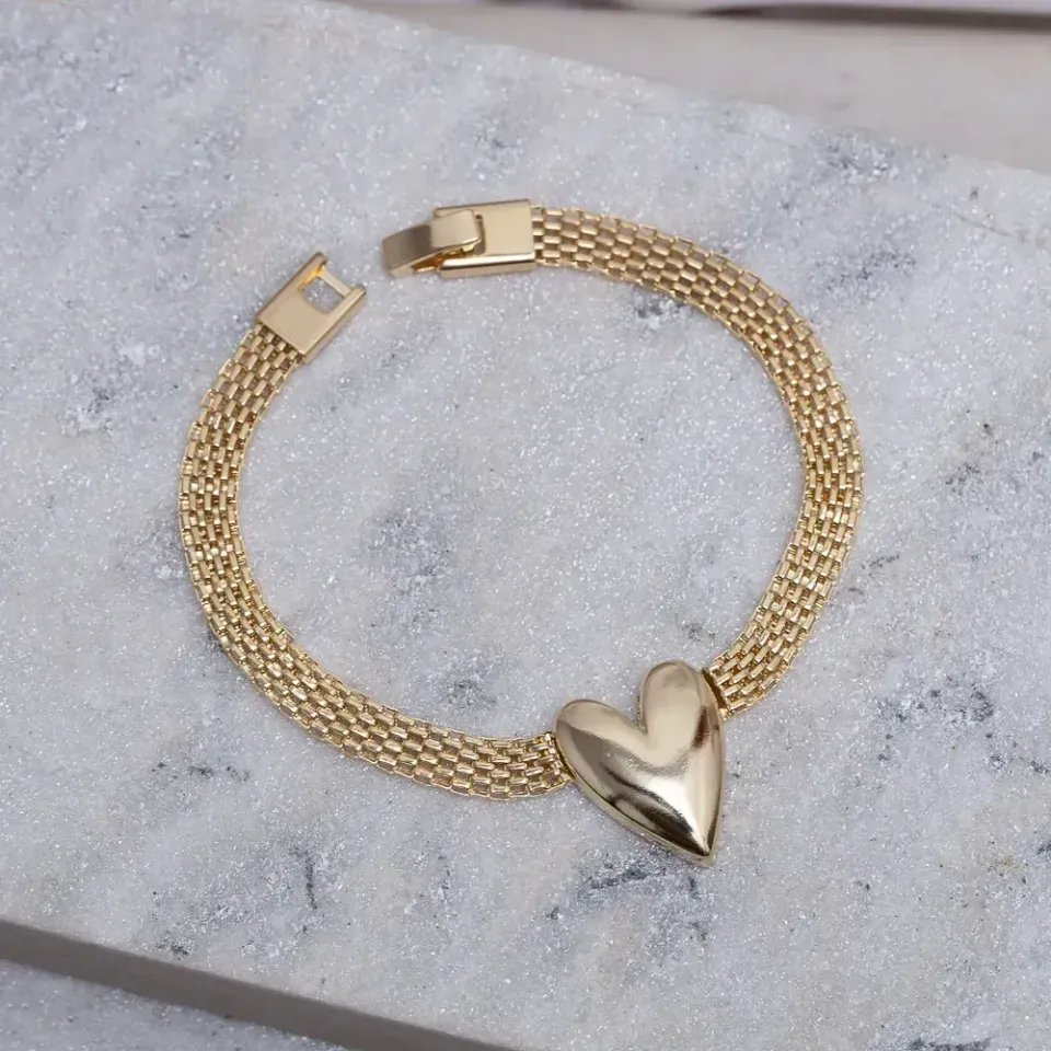 PULSEIRA OCA ACHATADA COM CORAÇÃO LISO BANHO OURO 18K