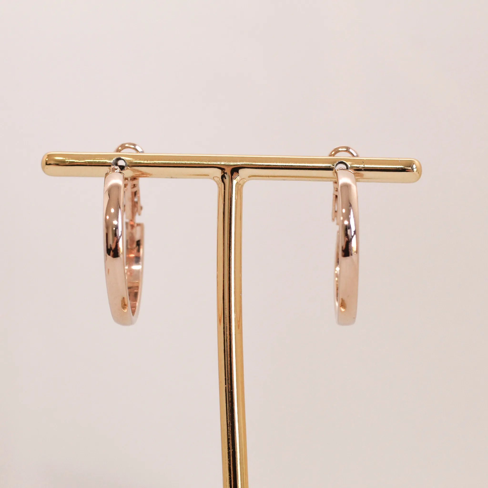 BRINCO ARGOLA MEDIA LISA BANHO ROSÉ