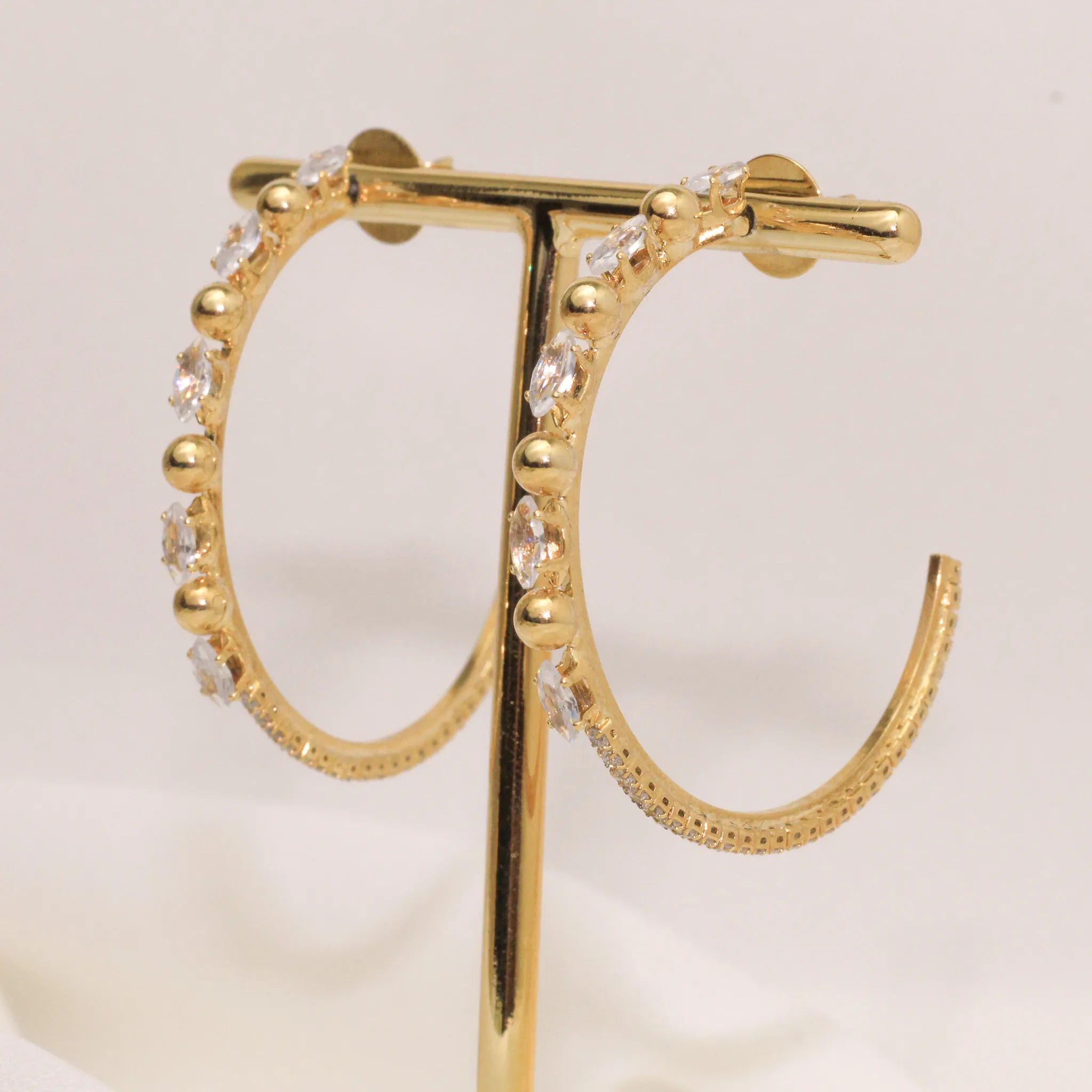 BRINCO ARGOLA ZIRCÔNIA BANHO OURO 18K