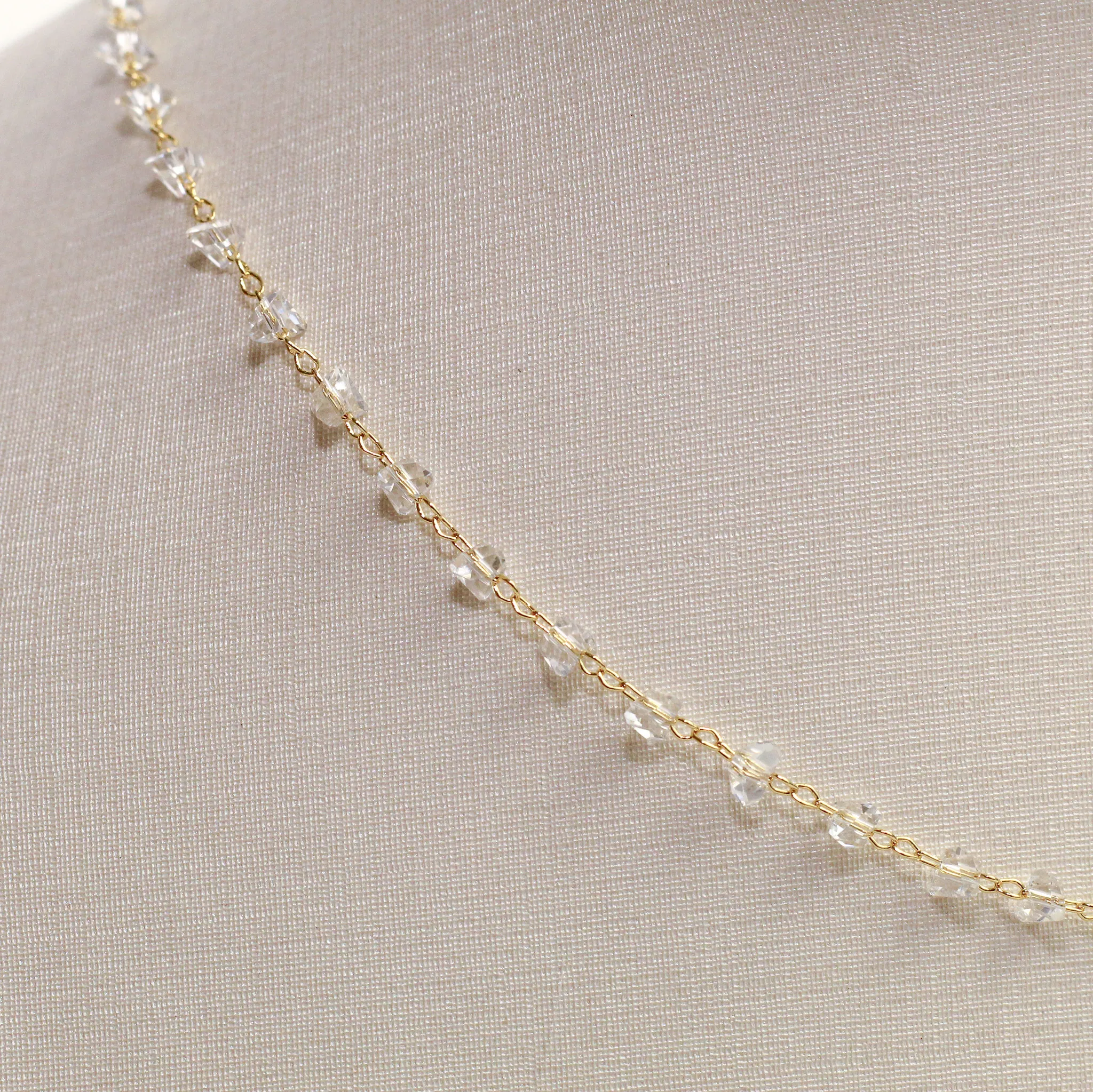COLAR CHOKER CRISTAL BANHO OURO 18K