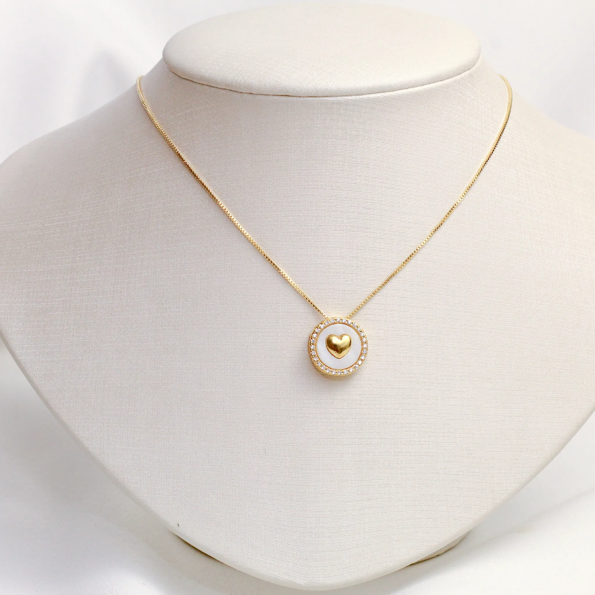CONJUNTO CORAÇÃO MADE PÉROLA E ZIRCÔNIAS COLORIDAS BANHO OURO 18K