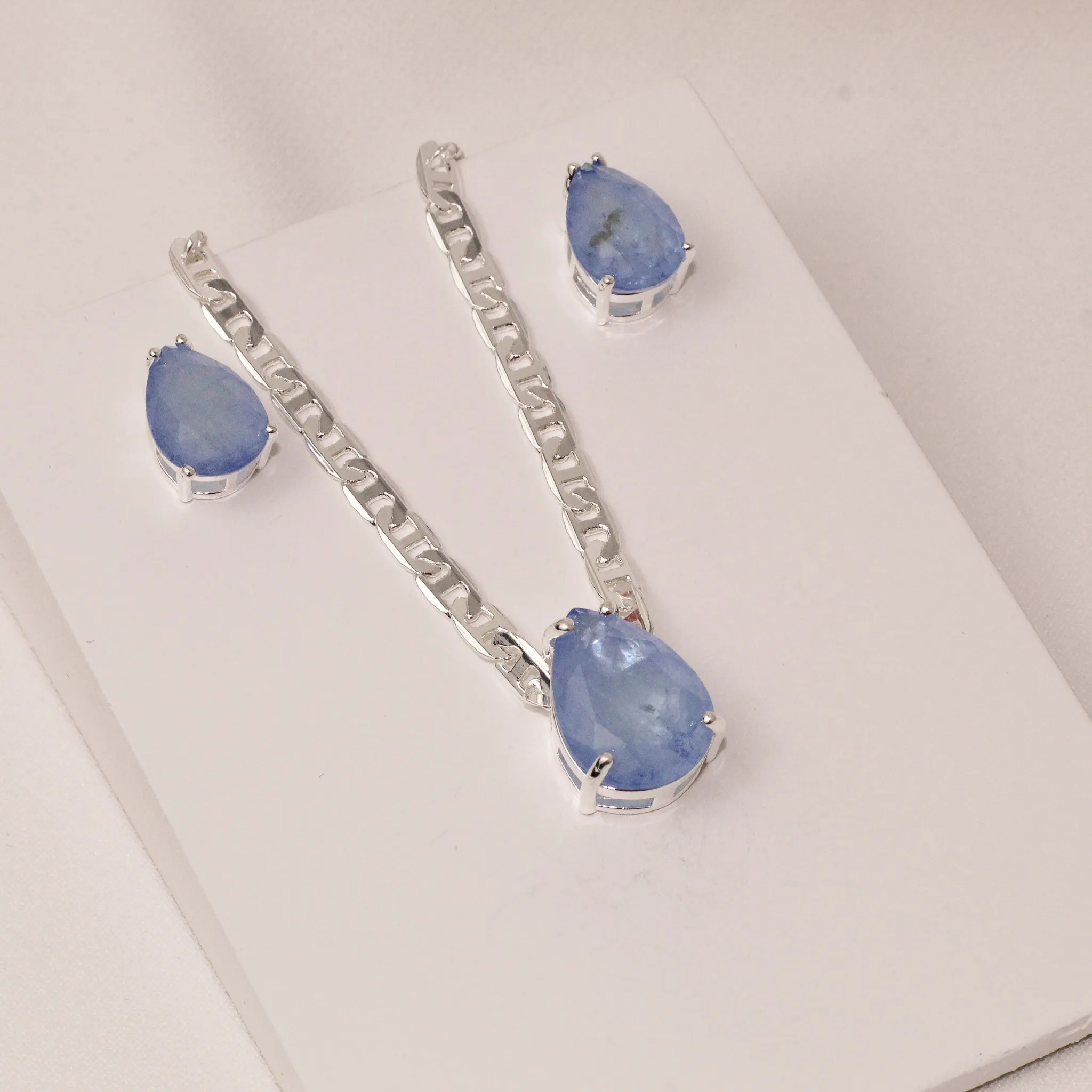 CONJUNTO GOTA CRISTAL AZUL CORRENTE PIASTRINE BANHO PRATA