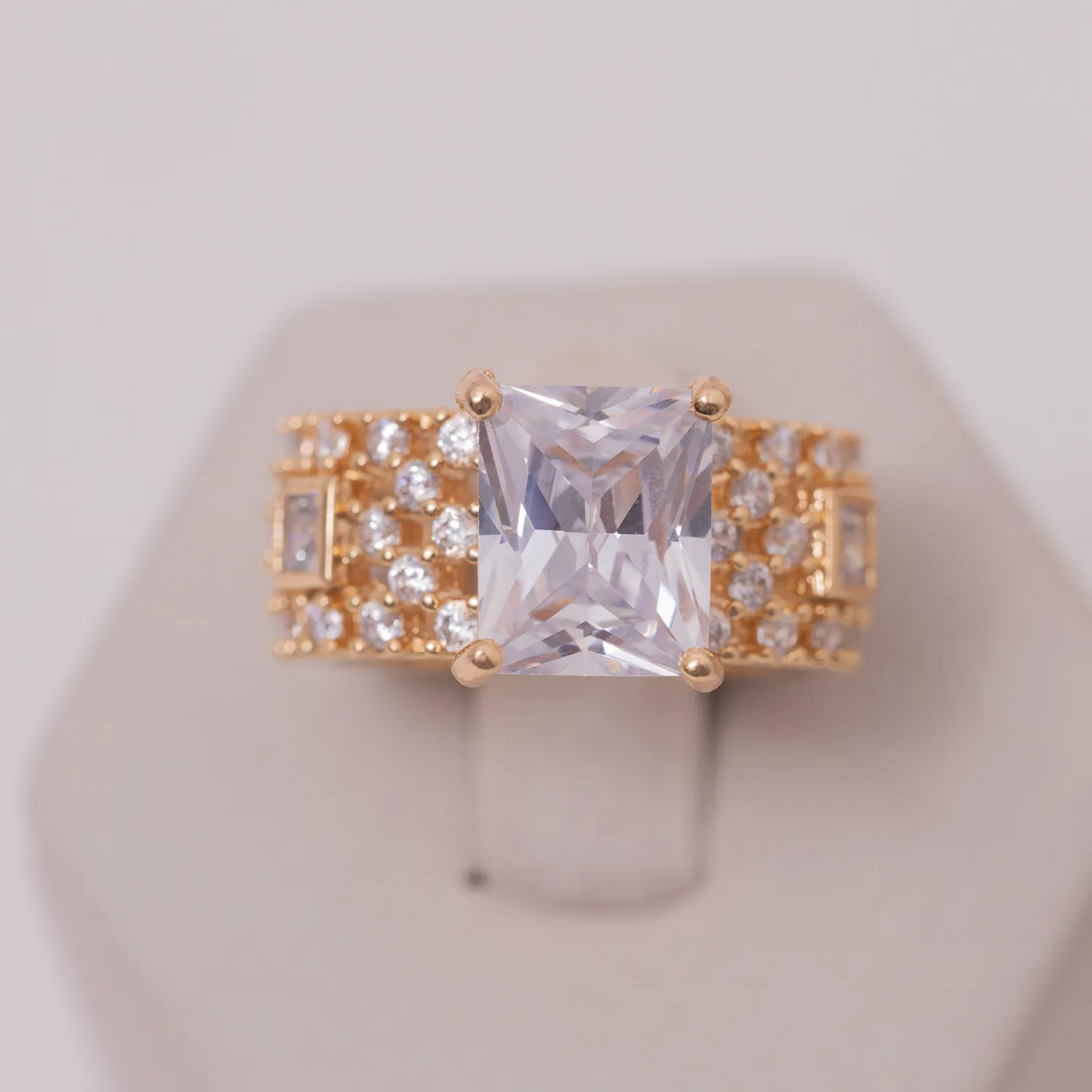 CONJUNTO ANEL E BRINCO CRAVEJADOS BANHO OURO 18K