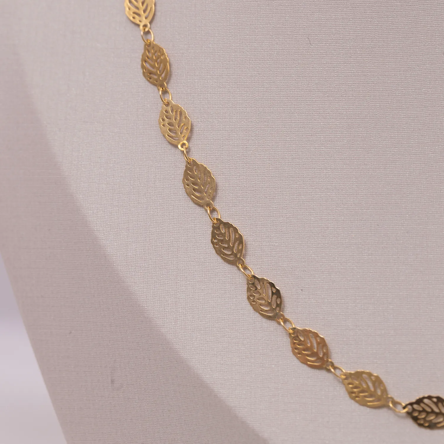 COLAR LONGO FOLHAS BANHO OURO 18K