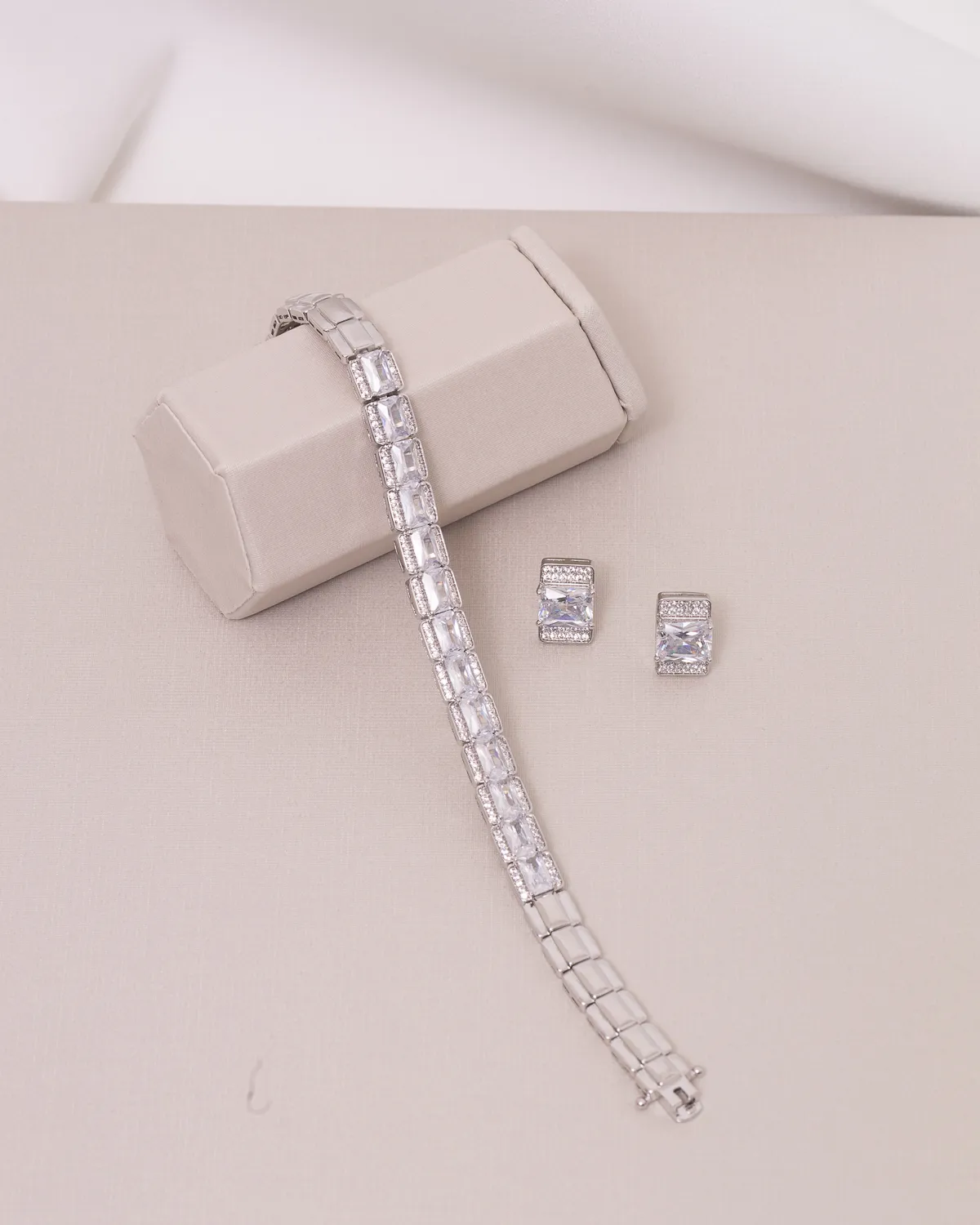 CONJUNTO BRINCO E PULSEIRA NAVETE BANHO PRATA