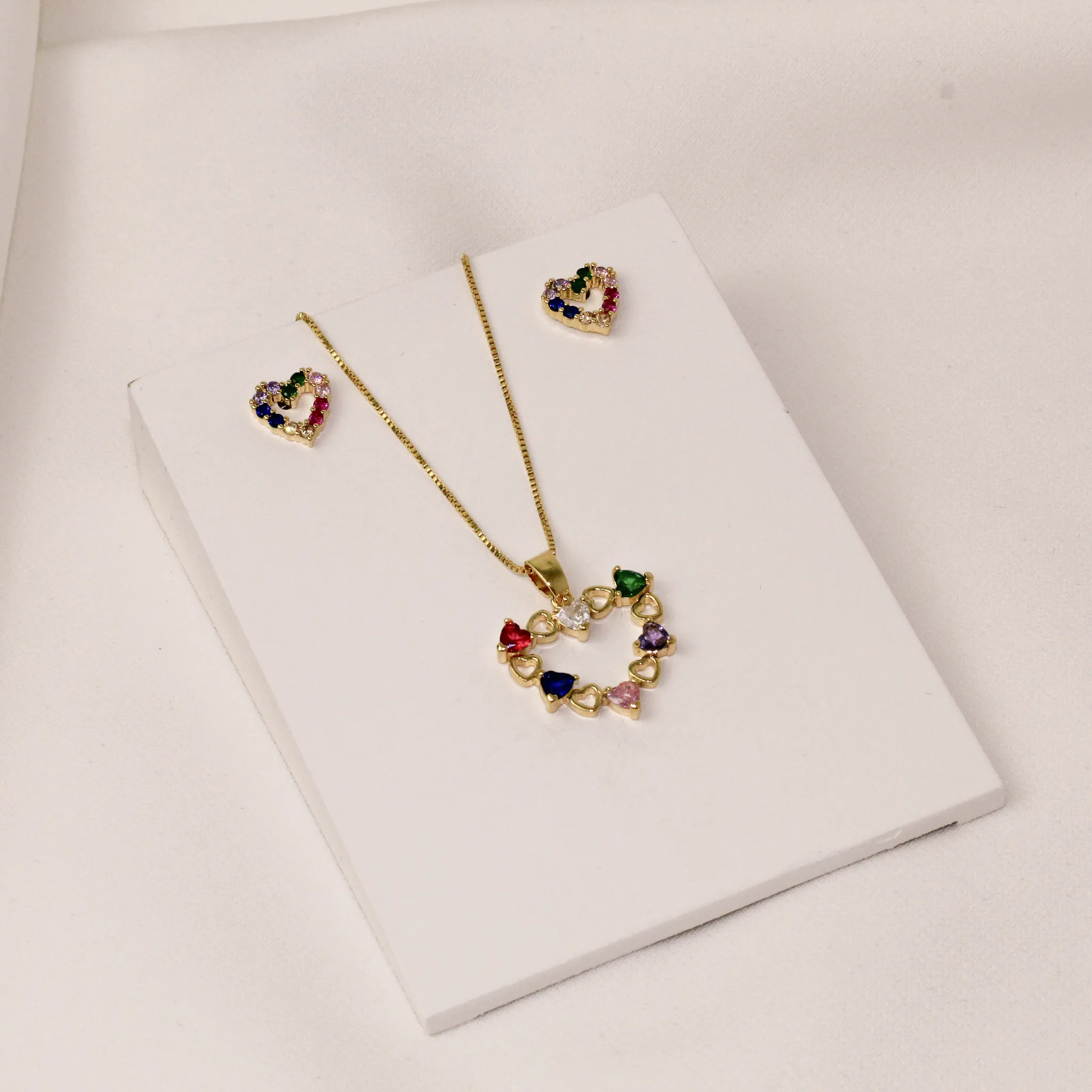 CONJUNTO CORAÇÃO COLORIDO BANHO OURO 18K
