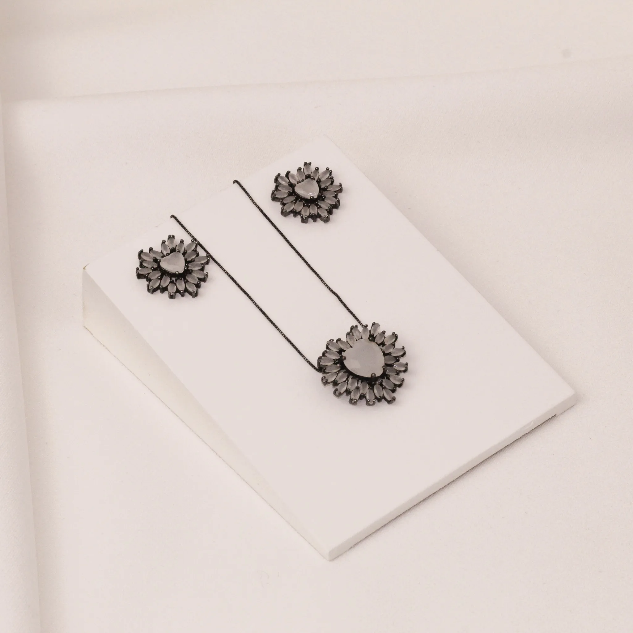 CONJUNTO CORAÇÃO LEITOSO ROSA BANHO RÓDIO NEGRO
