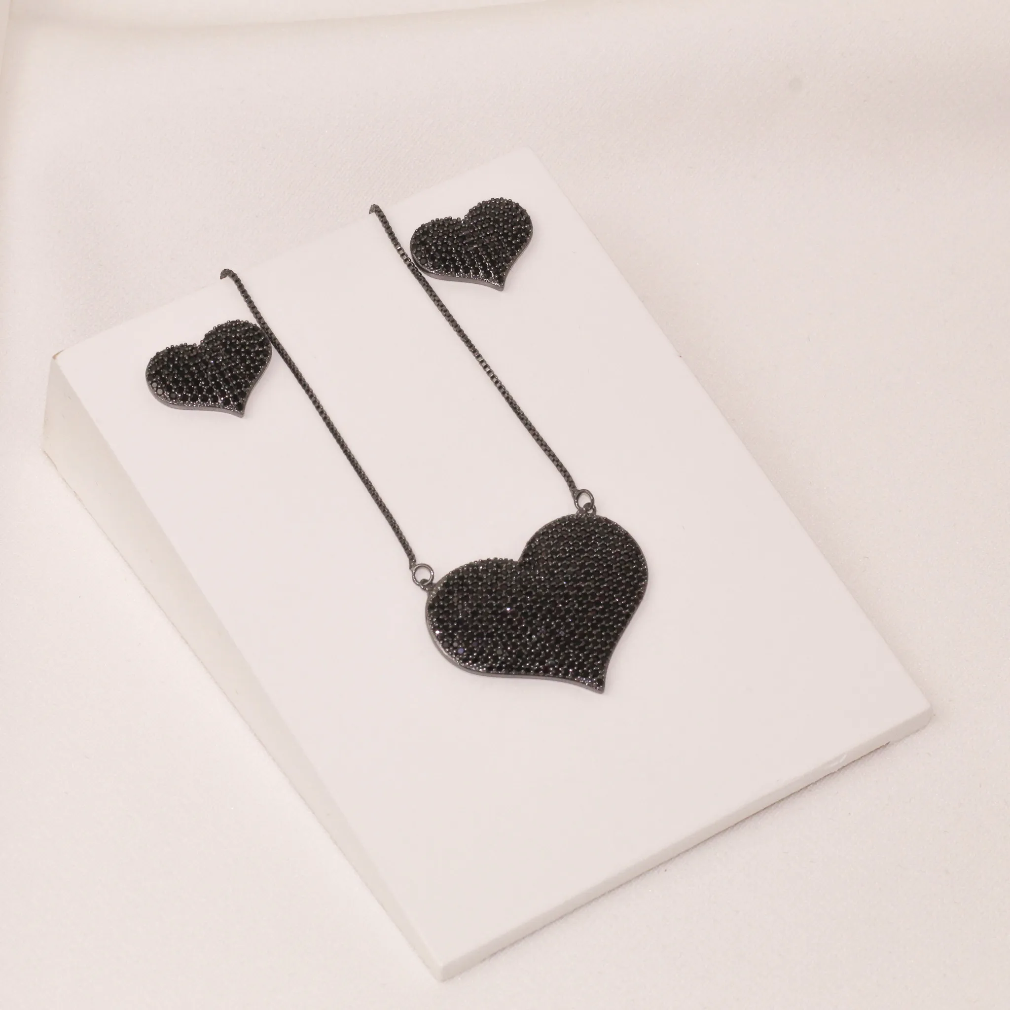 CONJUNTO CORAÇÃO ZIRCÔNIA PRETA BANHO RÓDIO NEGRO
