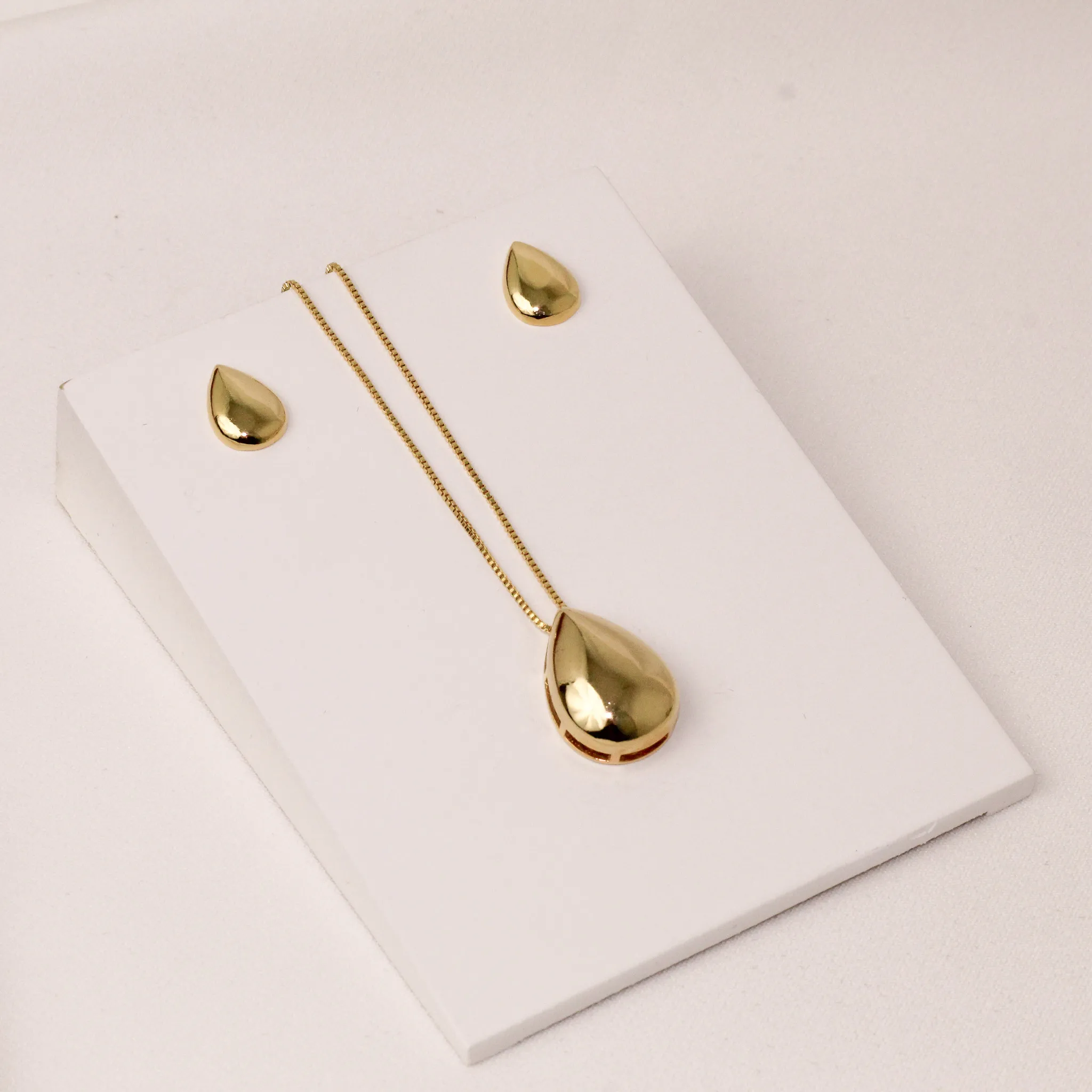 CONJUNTO GOTA LISO BANHO OURO 18K