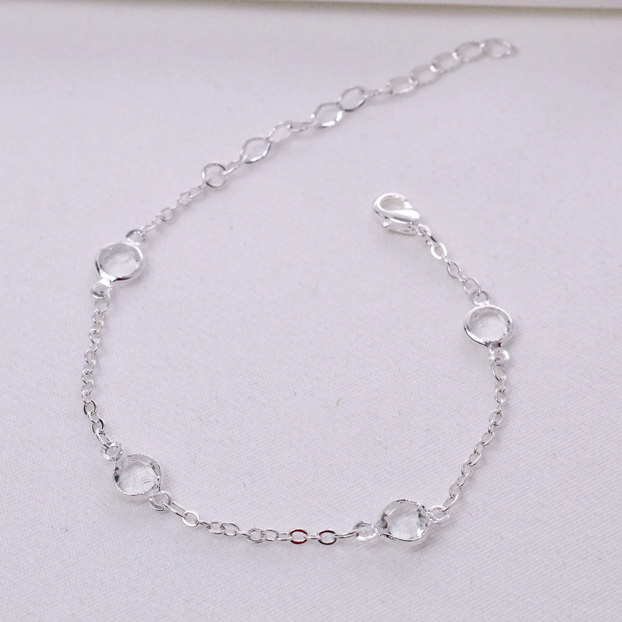 PULSEIRA COM PEDRAS CRISTAIS BANHO PRATA