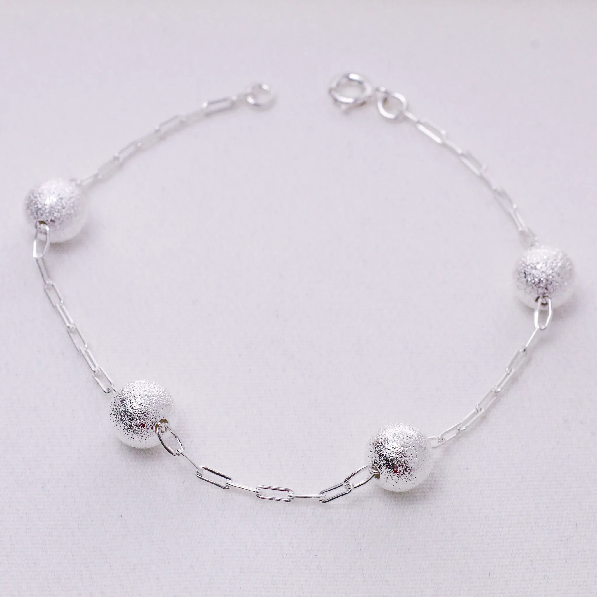 PULSEIRA COM ESFERAS FOSCA BANHO PRATA