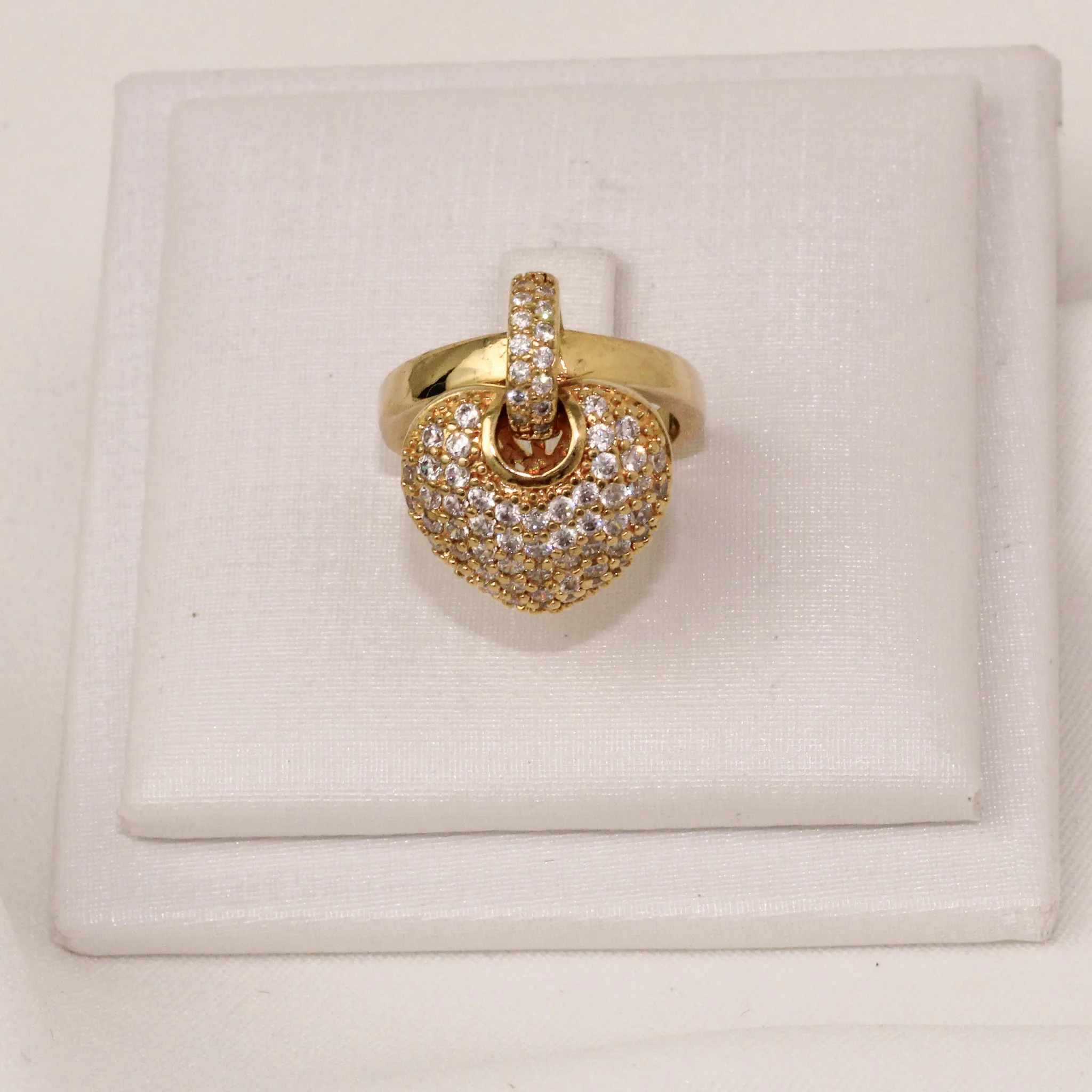 ANEL CORAÇÃO PENDURADO COM ZIRCÔNIA BANHO OURO 18K