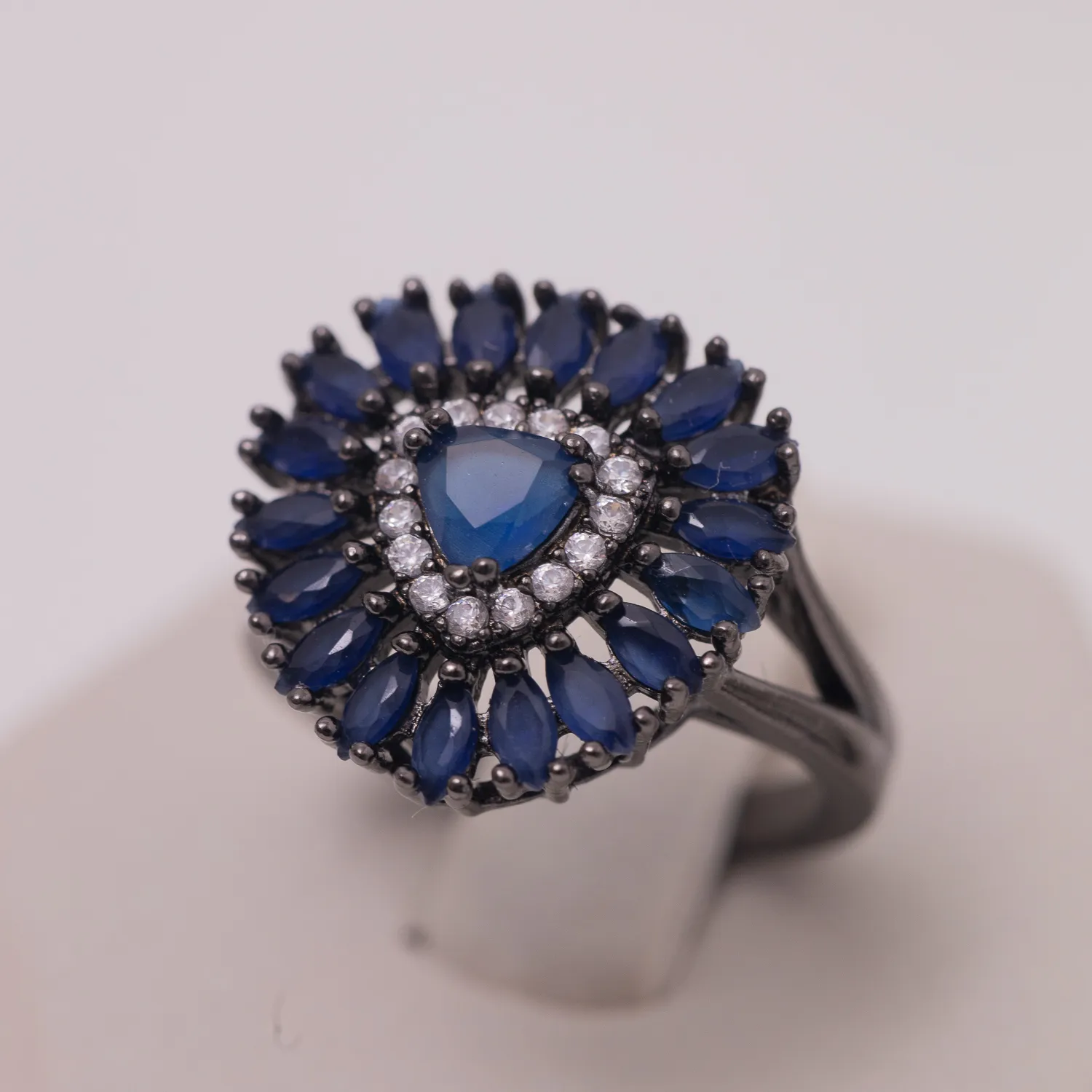 ANEL ZIRCÔNIA LEITOSA AZUL MARINHO BANHO RÓDIO NEGRO