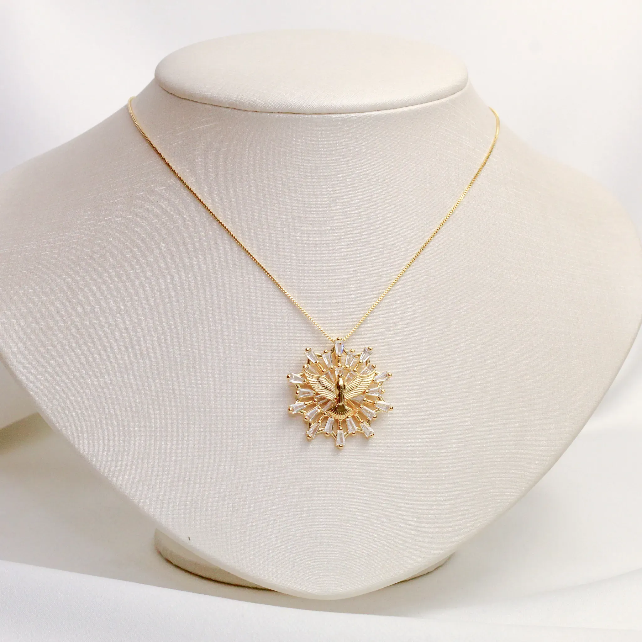 COLAR ESPIRITO SANTO EM ZIRCÔNIA BANHO OURO 18K
