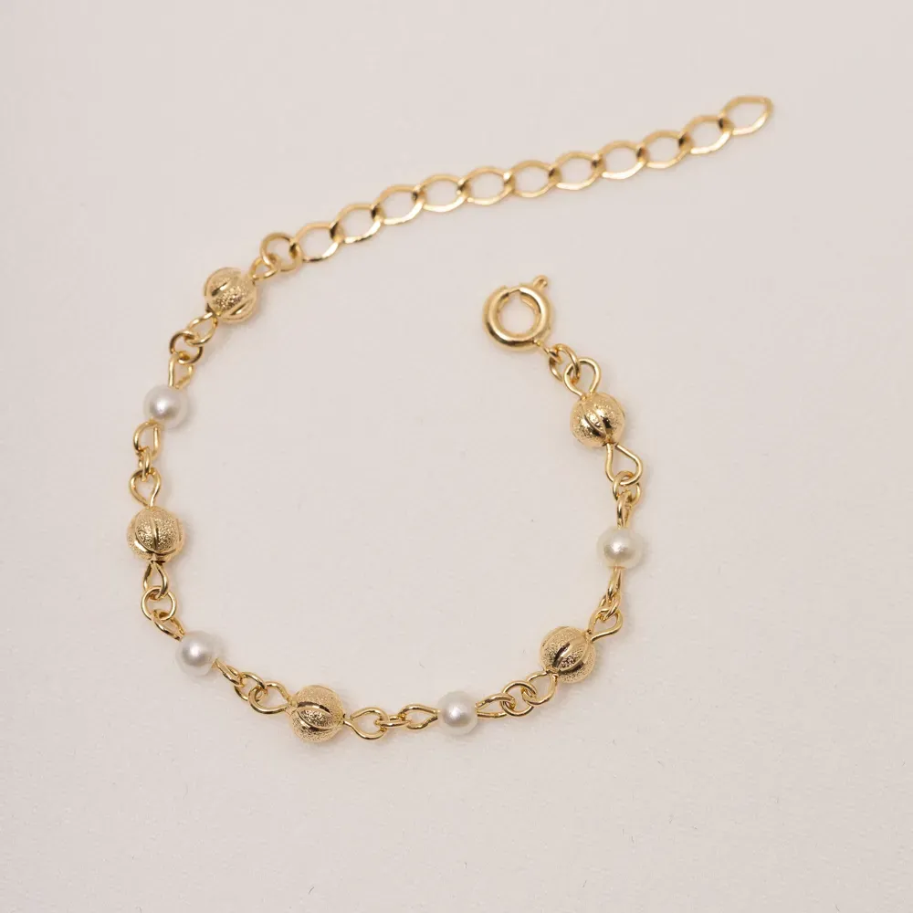 PULSEIRA  INFANTIL BOLA FOSCA COM PÉROLA BANHO OURO 18K
