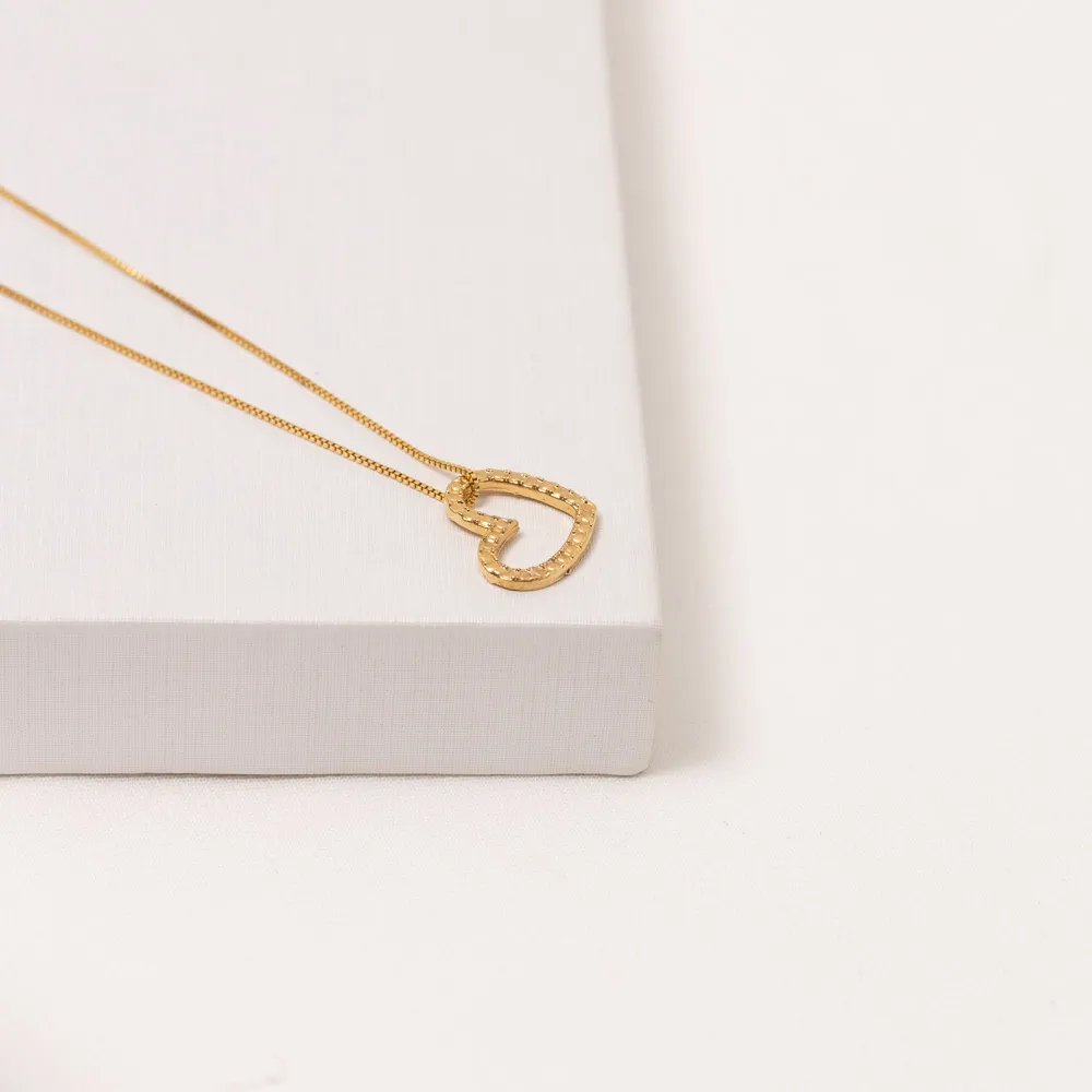 COLAR CORAÇÃO PENDURADO BANHO OURO 18K