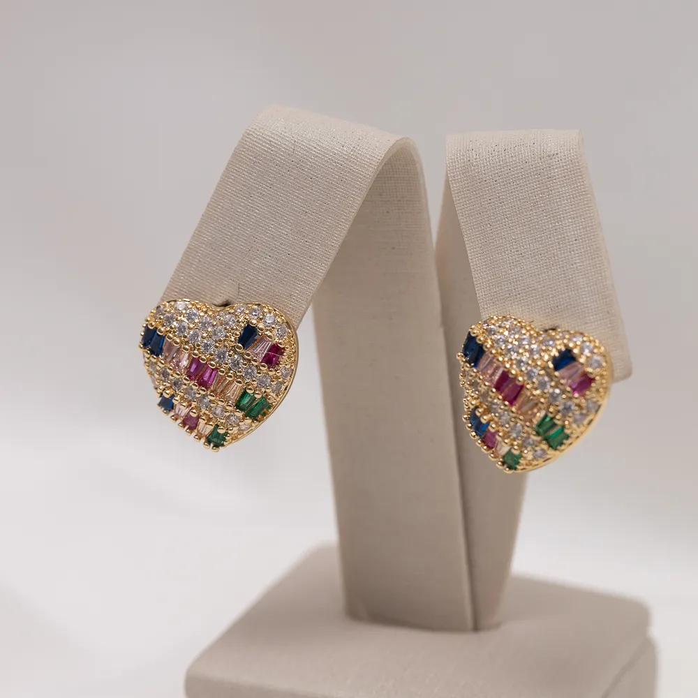 BRINCO CORAÇÃO ZIRCÔNIA COLORIDA BANHO OURO 18K