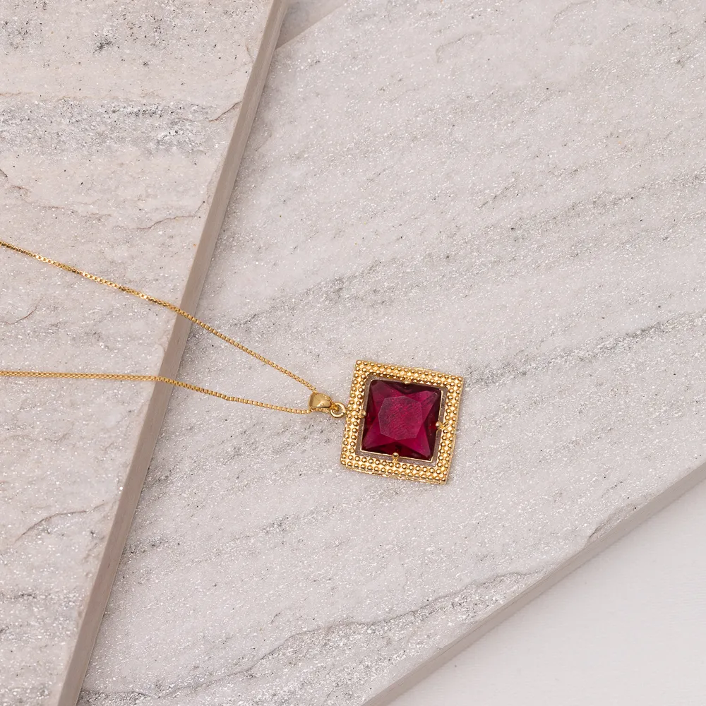 COLAR QUADRADO PEDRA VERMELHA BANHO OURO 18K