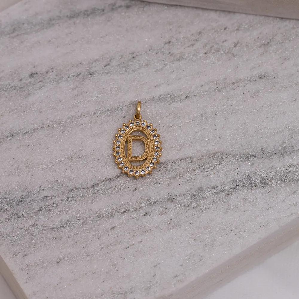 PINGENTE LETRA D LISA COM ZIRCÔNIA BANHO OURO 18K