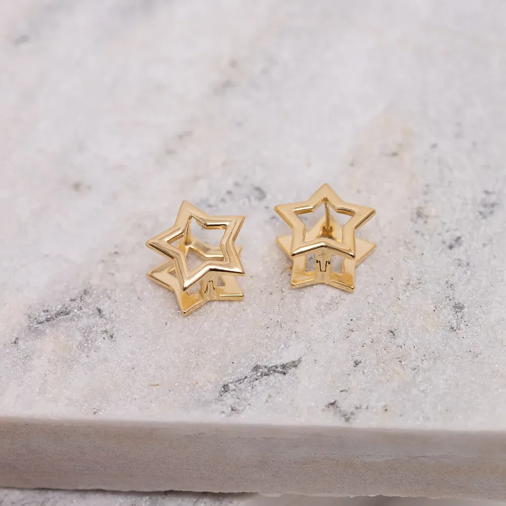 BRINCO ESTRELA DUPLO LISO  BANHO OURO 18K
