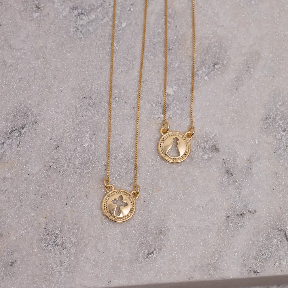 COLAR ESCAPULÁRIO CRUZ COM NOSSA SENHORA BANHO OURO 18K