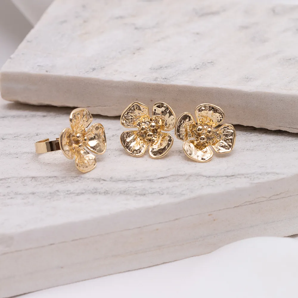 CONJUNTO FLOR BRINCO E ANEL REGULÁVEL BANHO OURO 18K