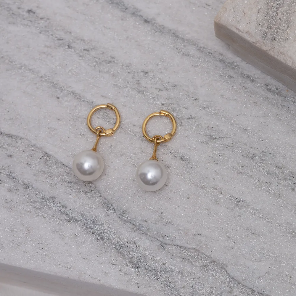 BRINCO ARGOLA COM PÉROLA BANHO OURO 18K