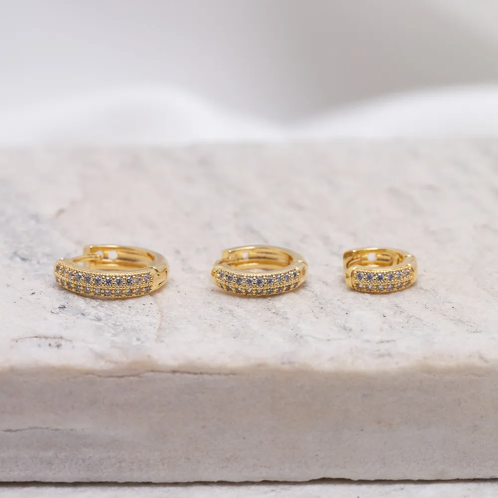 BRINCO ARGOLA FILEIRA DUPLA P CRAVEJADO COM ZIRCÔNIAS BANHO OURO 18K