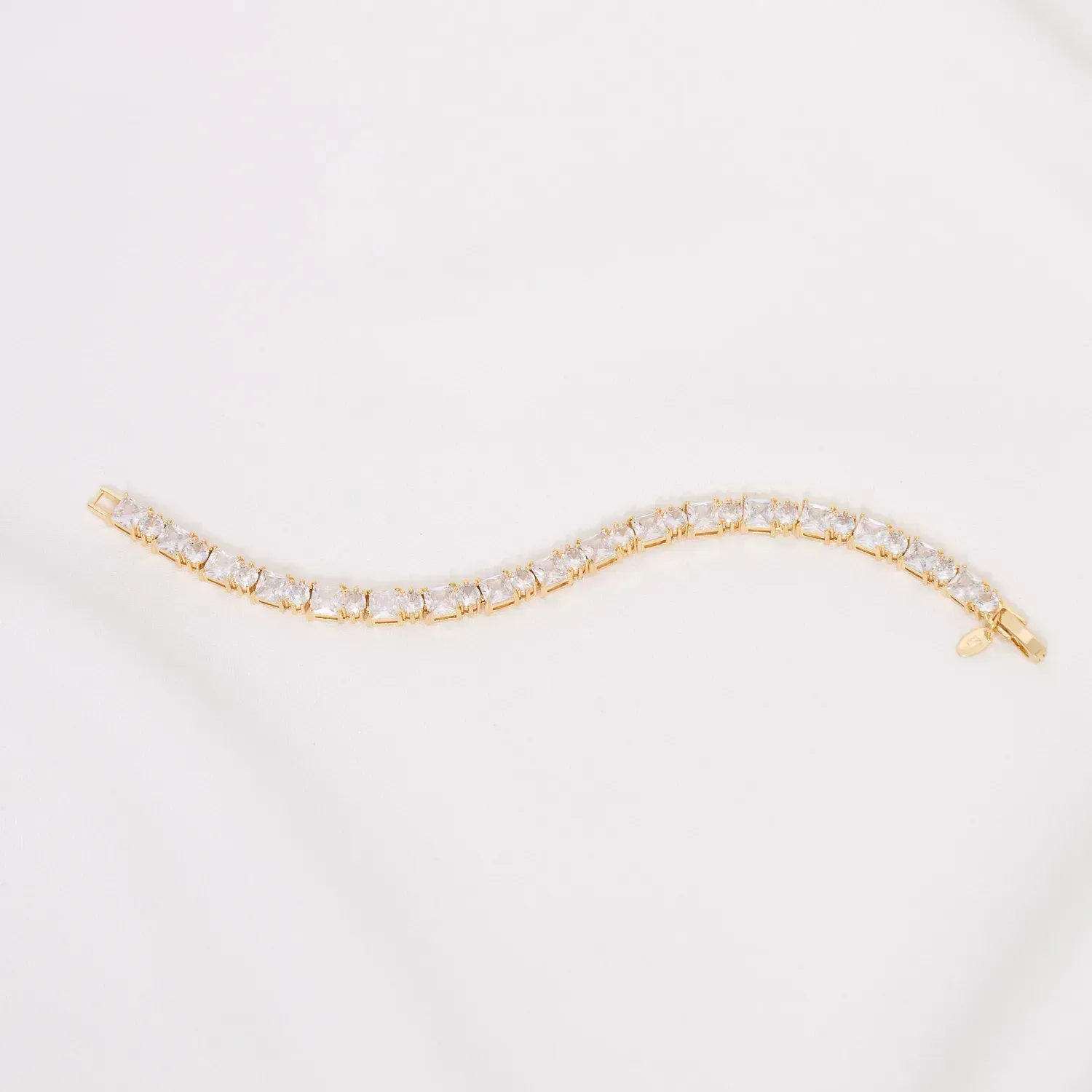 PULSEIRA RIVIERA COM ZIRCÔNIAS CRISTAIS QUADRADAS BANHO OURO 18K