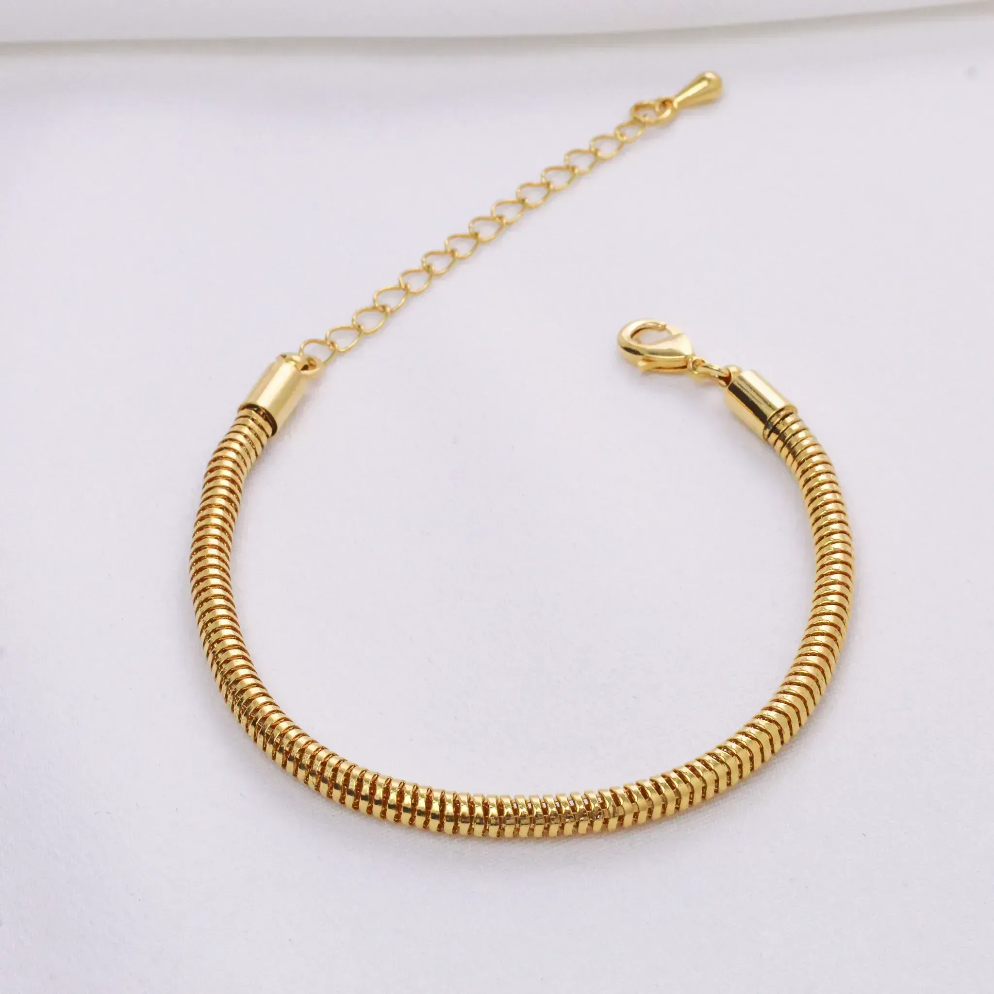 PULSEIRA FIO ALEMÃO OCO M BANHO OURO 18K