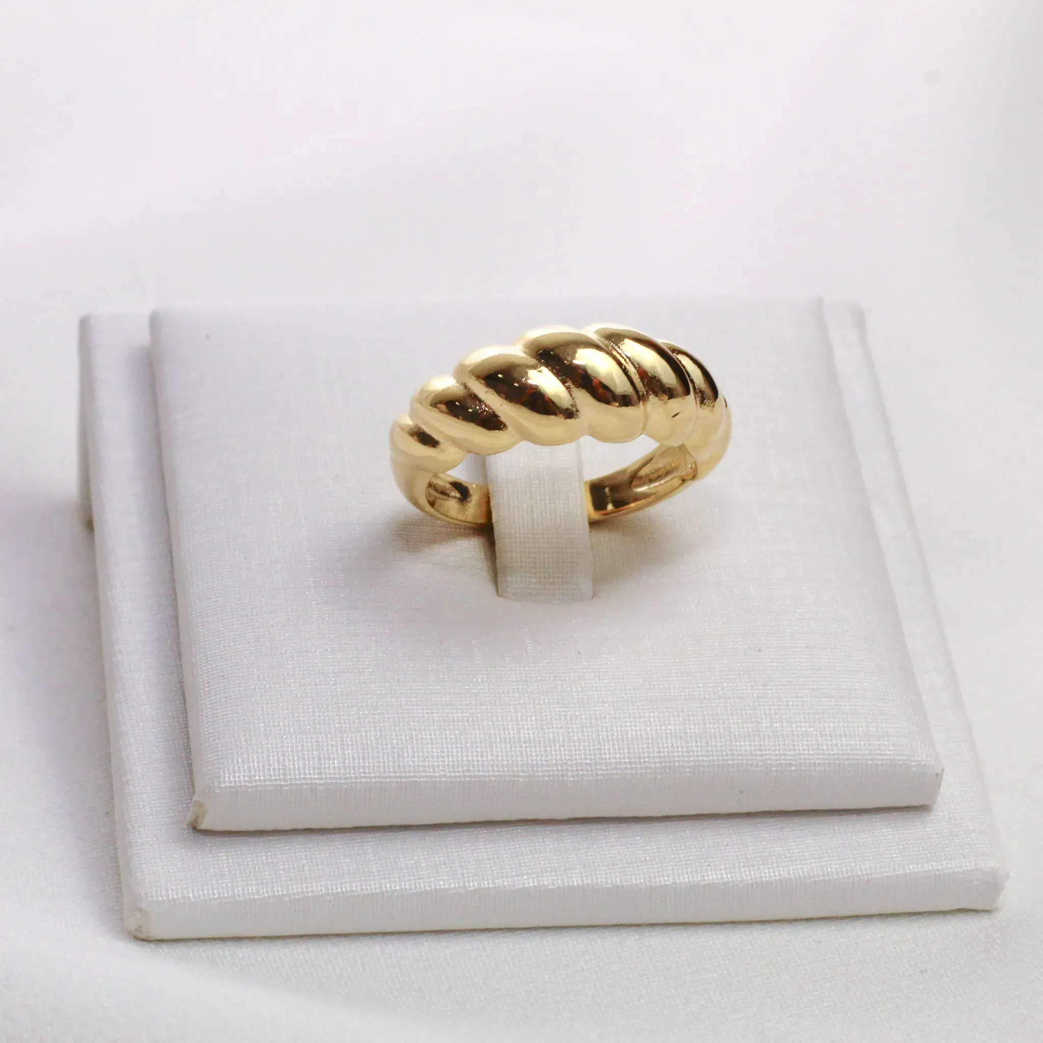 ANEL CARACOL LISO BANHO OURO 18K