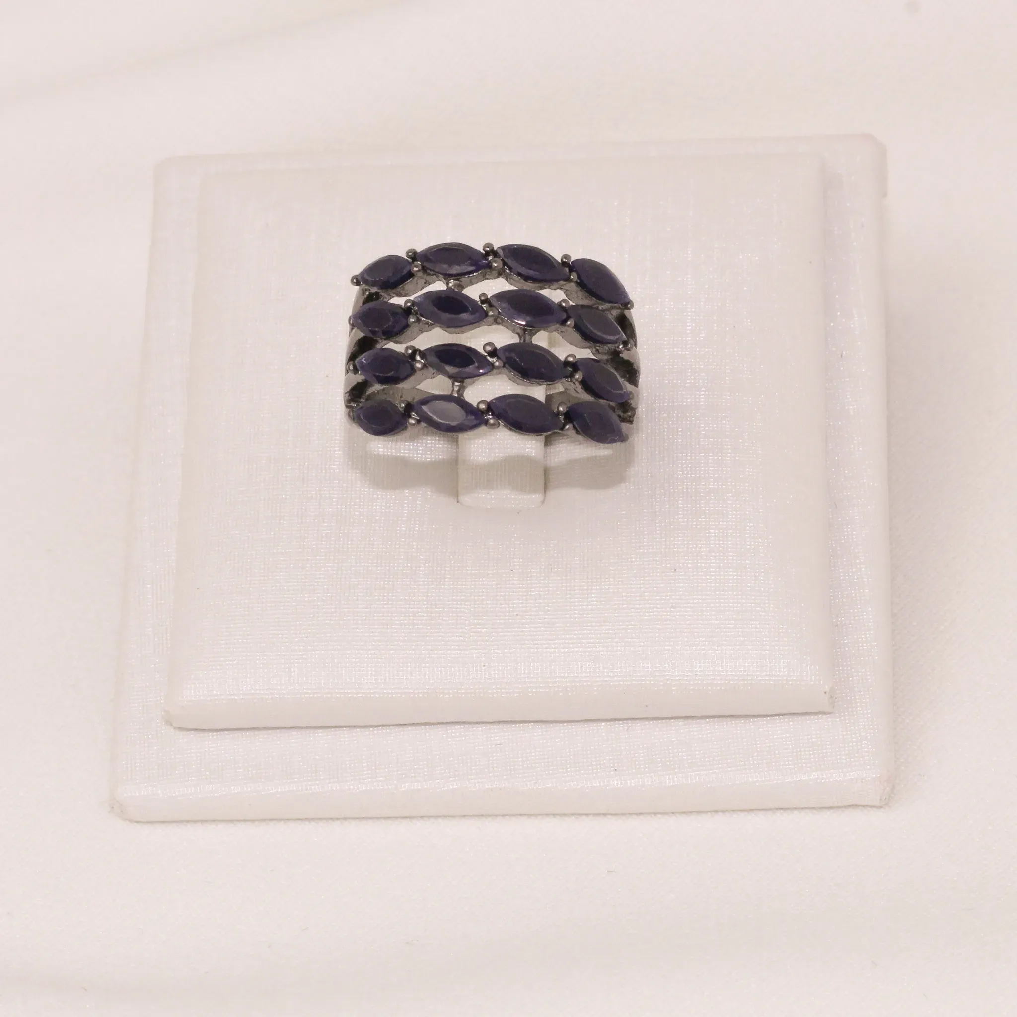 ANEL COM ZIRCÔNIA LEITOSA AZUL RÓDIO NEGRO