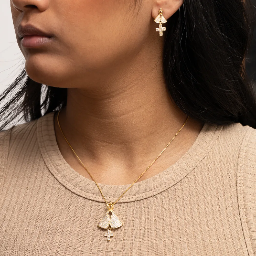 CONJUNTO NOSSA SENHORA CRUZ COM ZIRCÔNIAS  CRISTAIS BANHO OURO 18K