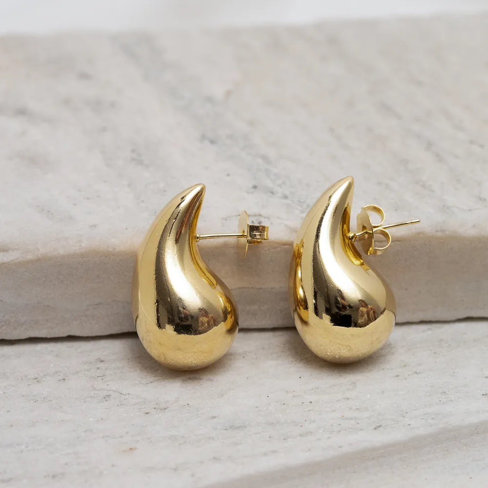 BRINCO GOTA ABAULADA LISA G BANHO OURO 18K