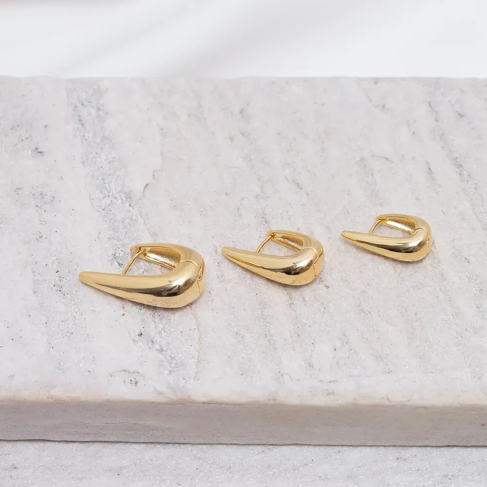 BRINCO ARGOLA CLICK ABAULADA M BANHO OURO 18K