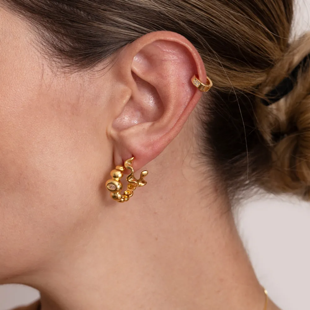 BRINCO ARGOLA BOLINHAS COM ZIRCÔNIA BANHO OURO 18K