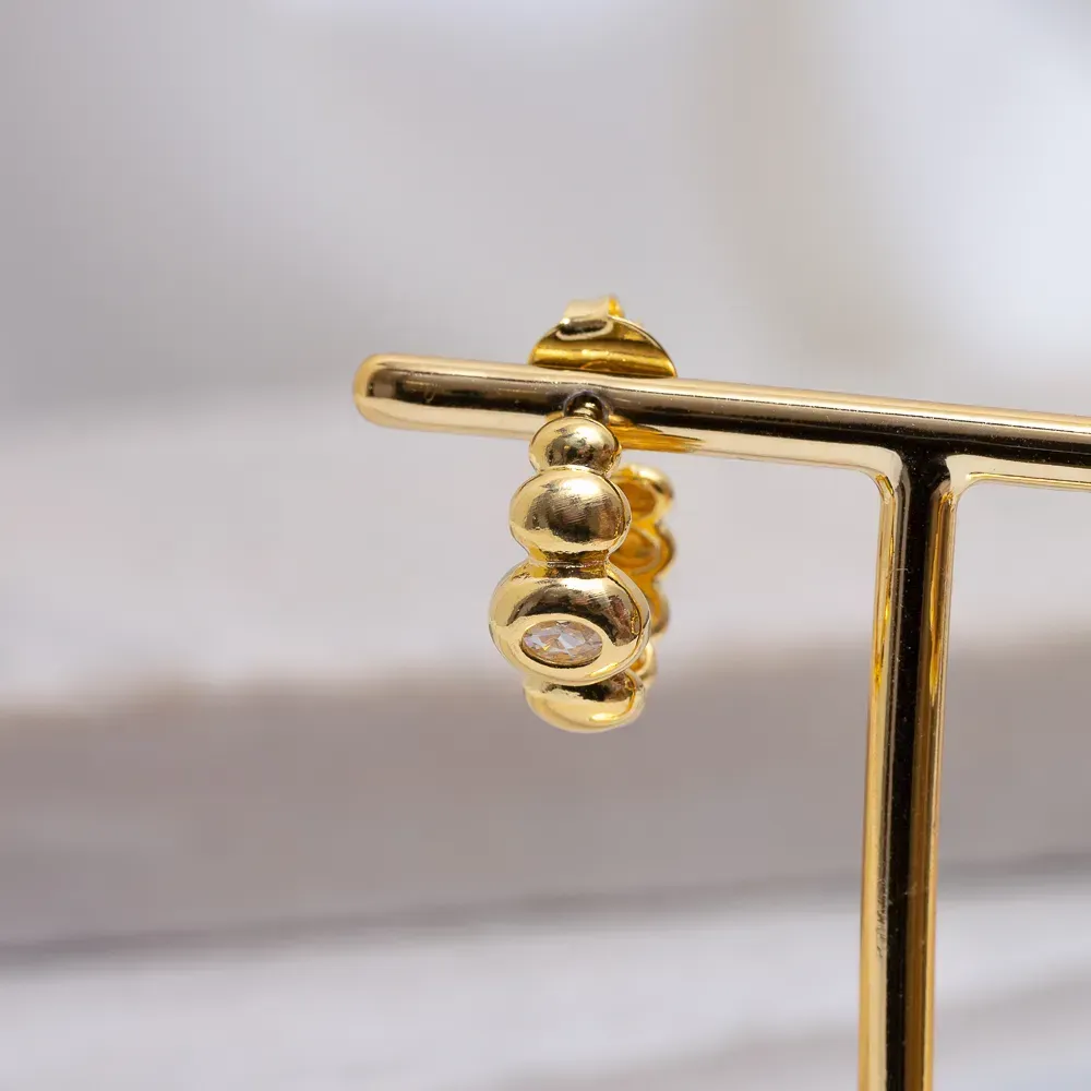 BRINCO ARGOLA BOLINHAS COM ZIRCÔNIA BANHO OURO 18K