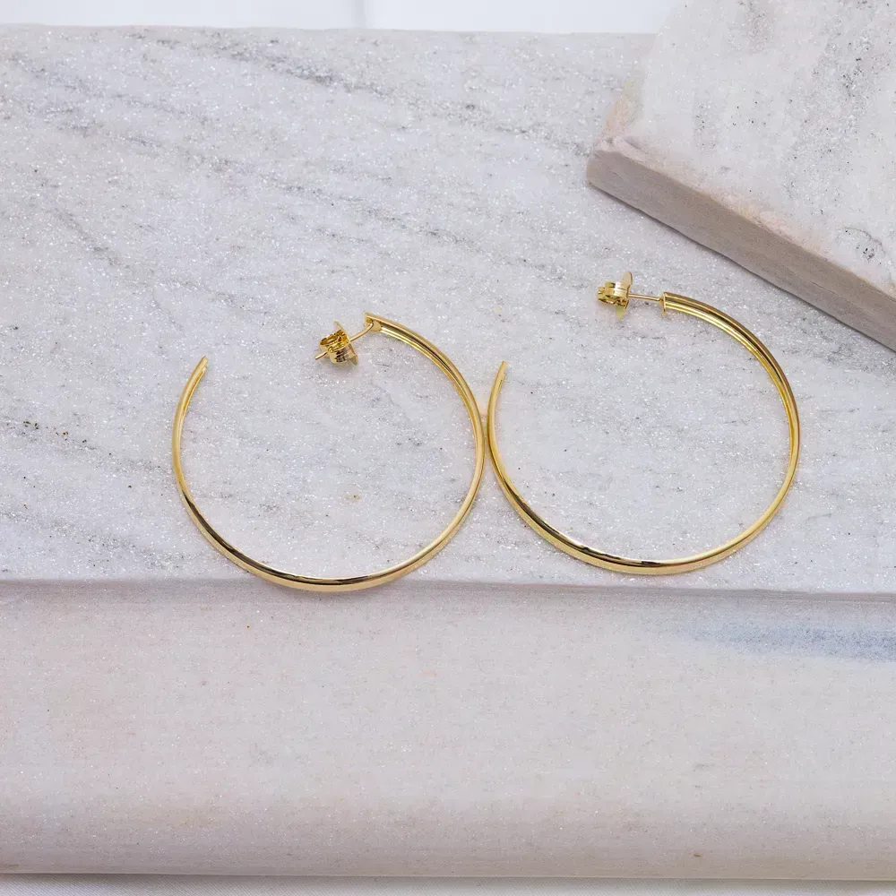 BRINCO ARGOLA CHAPA LISA BANHO OURO 18K
